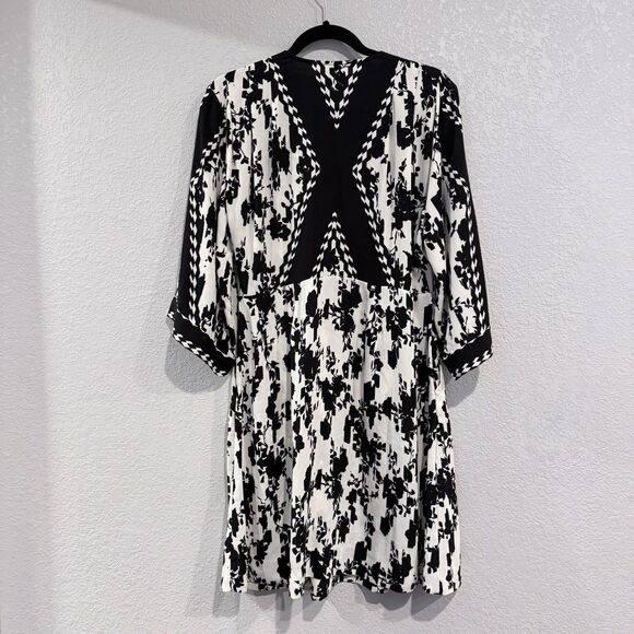 Cabi X-Factor Dress Black & White Floral Print V-Neck 3/4 Sleeve Size Medium - Picture 2 of 10